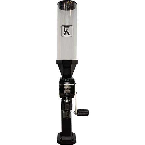 Il Frankford Arsenal Bench Top Powder Measure con stand offre un corpo in alluminio statico, un design innovativo per eliminare il bridging, e una precisione massima con micro-regolazione.